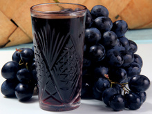 Suco de uva não é bom pra todo mundo: descubra se tem mais benefícios ou malefícios para você