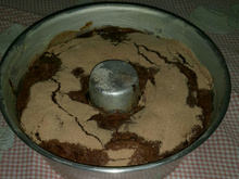 Bolo de banana com canela e uvas passas