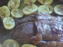 Batata assada recheada com cebola e pimenta calabresa