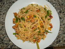 Macarrão alho e óleo com frango