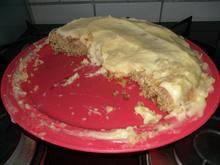 Bolo de aveia com cobertura de leite condensado 