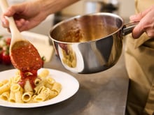 Eu preparei macarrão na panela de pressão pela primeira vez e fiquei surpreso, economizei muito tempo