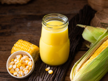 Esse é o melhor suco de milho cremoso que você vai beber na sua vida. Pega a receita e descubra benefícios!