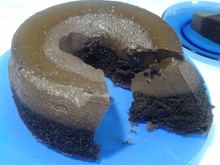 Bolo com pudim chocolate