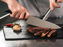 Depois que um churrasqueiro me indicou esse kit de facas, preparar carne ficou muito mais fácil