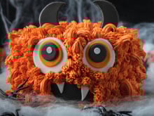 Bolo de Halloween assustadoramente gostoso que não pode faltar na sua festa de Dia das Bruxas! Deixe a mesa ainda mais temática com essa receita!