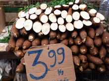 Preste atenção nesses 7 detalhes na hora de escolher mandioca na feira ou no mercado