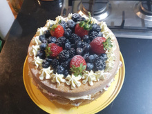 Naked cake de frutas vermelhas