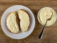 Aprenda a fazer requeijão caseiro: receita rápida, barata e saudável para sempre ter na geladeira