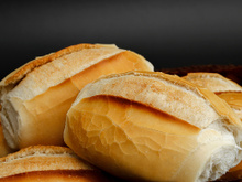 Como fazer pão francês em casa? Siga o passo a passo e eles ficarão crocantes por fora e tão bons quanto os de padaria