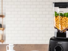 Liquidificador Oster de 1400 W e 3,2 litros está com 49% de desconto no 10.10 Mercado Livre