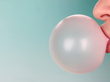 Do que o chiclete é feito?