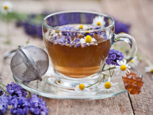 Esse chá com duas flores é a melhor arma natural contra insônia. Partiu dormir bem?