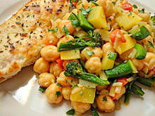 Grão-de-bico com legumes