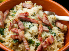 Risoto com arroz branco, brócolis e bacon: como fazer