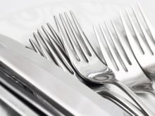 Adeus talheres manchados: esse é o melhor truque com dois ingredientes para deixar os talheres brilhando como novos