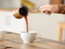 Esse é o horário que você deve tomar a última xícara de café do dia se quiser dormir bem a noite