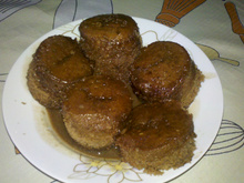 Bolo de caneca com cobertura