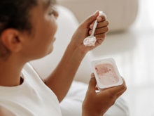 Qual é o iogurte mais saudável: Grego, natural, proteico ou kefir?