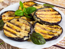 30 receitas com berinjela para aproveitar todos os benefícios e sabores que esse ingrediente tem a oferecer