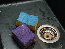 Com quantos anos você descobriu que precisa fazer isso com a esponja depois de lavar a louça?