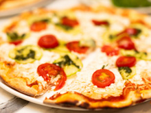 A pizza fit que salvou a minha dieta e virou minha receita fixa da semana: 18g de proteína e apenas 165 calorias por porção