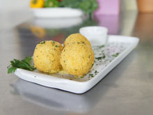 Bolinho de mandioca com recheio