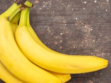 "As bananas permanecem frescas por várias semanas e não escurecem quando armazenadas com esse item doméstico”: O que é verdade e como funciona o truque