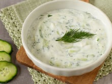 Os gregos consomem esse alimento há gerações. Ele auxilia no funcionamento intestinal e ajuda a manter a sensação de leveza nos dias quentes