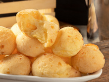 Como fazer o pão de queijo caseiro perfeito? Chef compartilha dicas de como acertar no preparo da iguaria queridinha dos brasileiros
