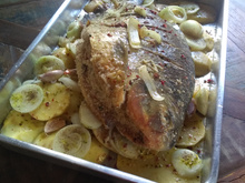 Pacu assado recheado com farofa