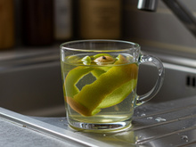 Coloque casca de kiwi em um copo de água: por que é recomendado e para que serve esse truque