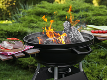 Churrasquinho em casa! Com esta churrasqueira portátil, você pode preparar suas carnes favoritas onde quiser