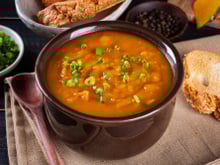 Caldo de abóbora simples para esquentar no frio! Confira essa receita fácil e deliciosa