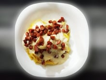 Talharim ao molho branco com calabresa