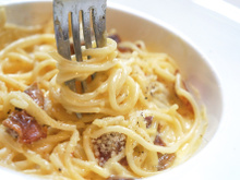 Macarrão à carbonara cremoso: passo a passo