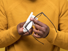 Nem limão, nem produtos especiais: o truque infalível para limpar as lentes dos óculos (sem arranhões!)