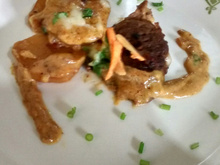 Medalhão de músculo com batatas