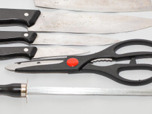 Esses são os motivos que você deve investir em uma tesoura de cozinha e parar de usar uma só para tudo!