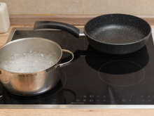 Nem toda panela cozinha igual: entenda como o material interfere no sabor das suas receitas