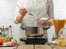 2 truques com sal que vão MUDAR sua vida na cozinha para sempre!