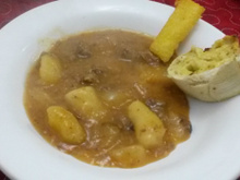 Ensopado de carne com mandioca na pressão