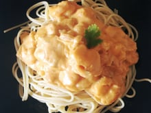 Camarão ao molho gorgonzola com spaghetti