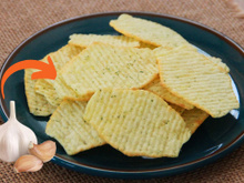 Batata chips com alho no forno SEM ÓLEO fica fininha, muito crocante e é melhor que a do mercado