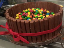 Bolo de Kit Kat com M&M'S e Nutella