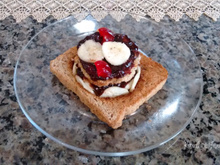 Pão integral com creme de Nutella e banana