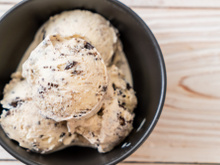 Sorvete caseiro fácil com apenas 4 ingredientes: receita econômica e saudável para se refrescar no verão