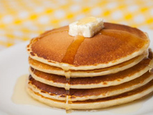 Receitas de panqueca americana: 33 opções doces e salgadas que são de comer rezando!