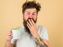 Café ou energético? Estudo avalia efeitos e melhor opção para ganhar energia