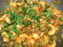 Camarão com quiabo ao leite de coco